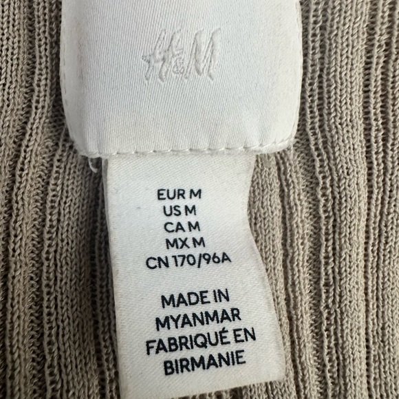 sheer rib knit turtleneck top beige h&m 
Good condition - Picture 4 of 4